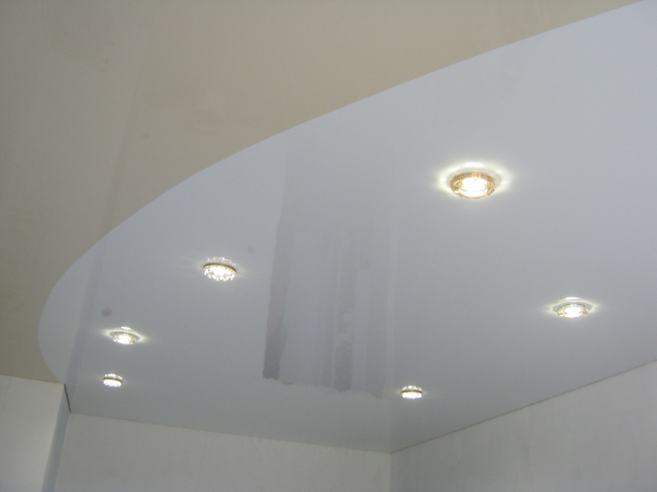 Фотографии потолков комбинированные разными полотнами