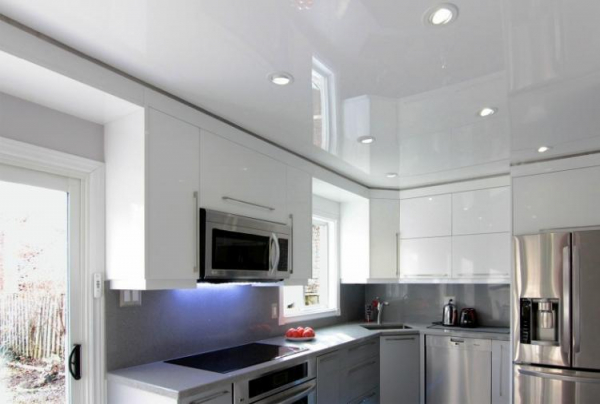 Глянцевые натяжные потолки в Улан-Удэ