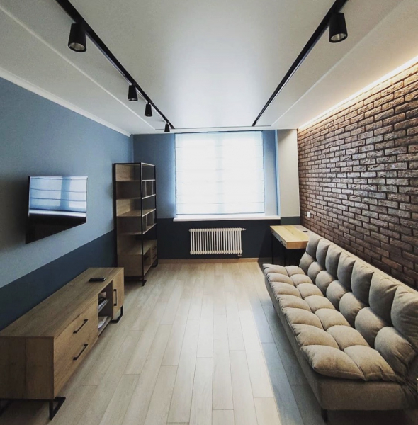 Натяжной потолок в зал